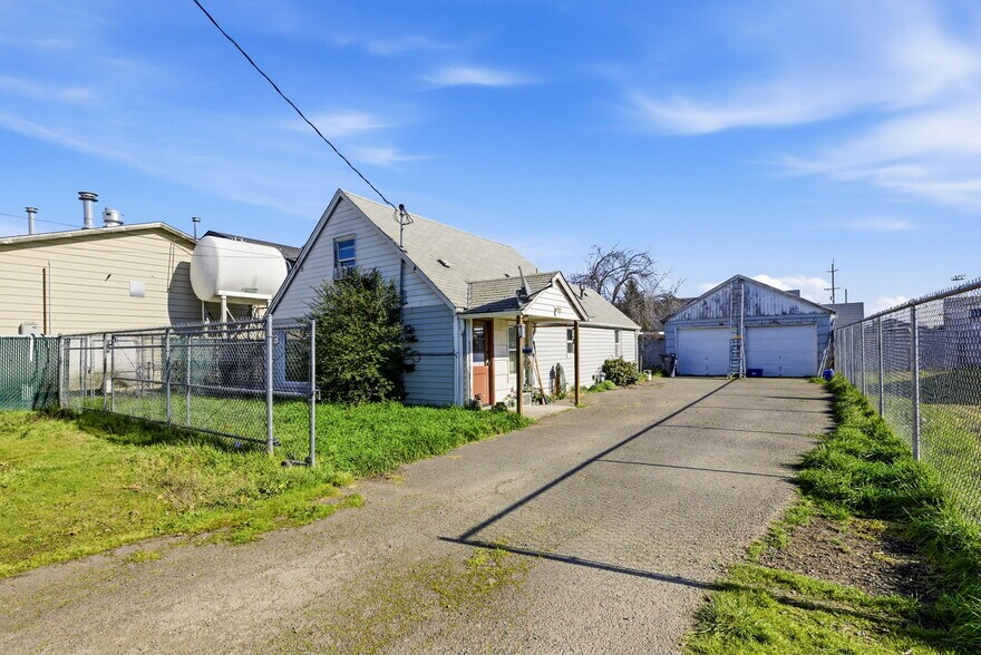 More Photos Of 1035 Madera St, Eugene Industrial For Sale