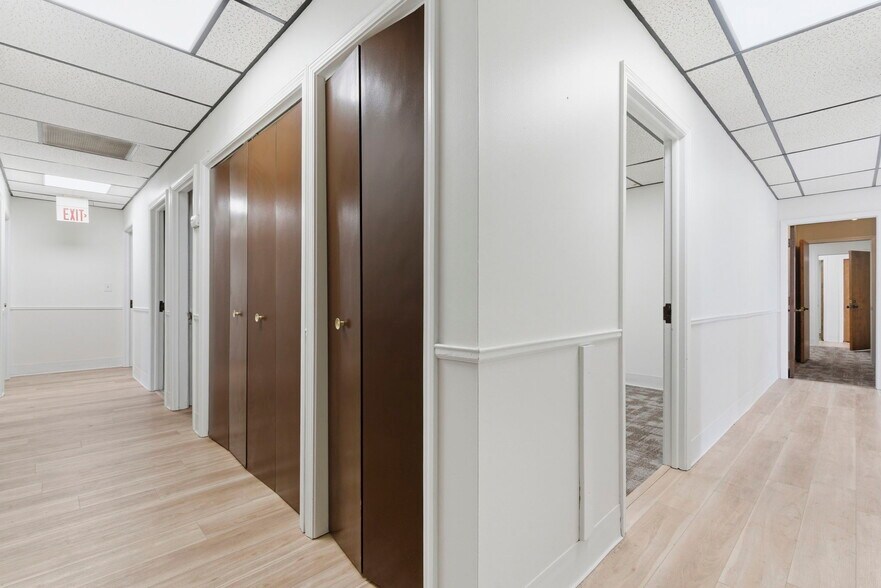 More Photos Of 1331 N Stewart Ave, Springfield Medical For Sale