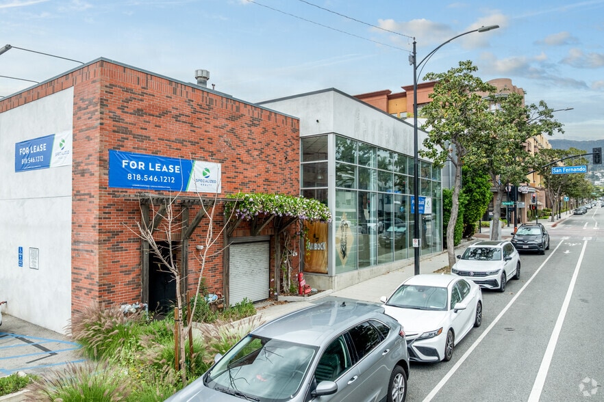 More Photos Of 145 S San Fernando Blvd, Burbank Restaurant For Lease