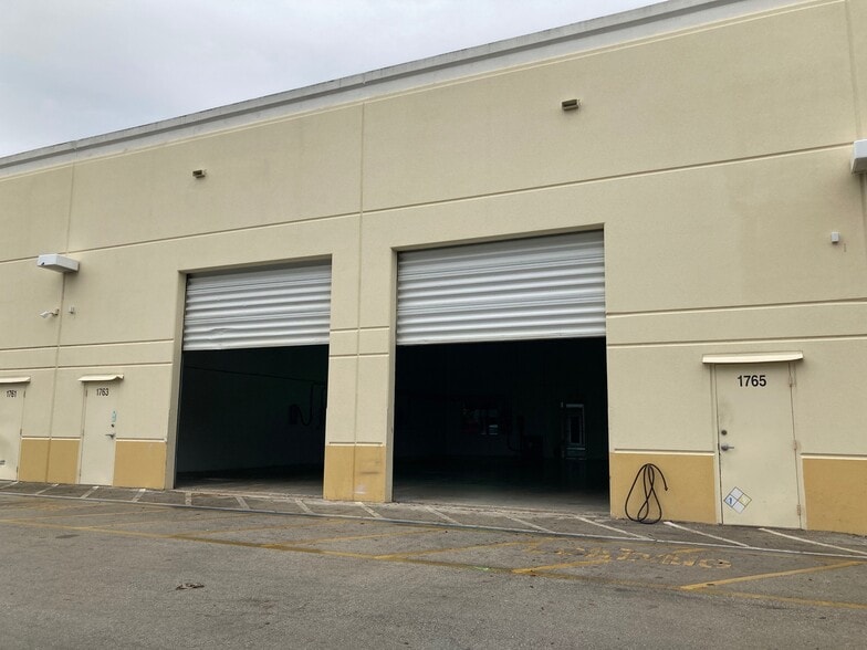 More Photos Of 1747-1781 Banks Rd, Margate Flex For Lease