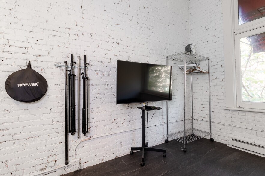 More Photos Of 313 1st Ave S, Seattle Office For Sale