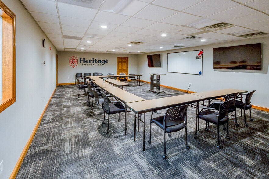 More Photos Of 28 Commercial Ct, Auburn Manufacturing For Sale