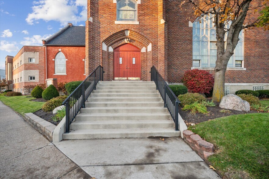 More Photos Of 725 Navarre Ave, Toledo Religious Facility For Sale
