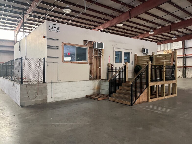 More Photos Of 271 Southridge Industrial Dr, Tavares Warehouse For Lease