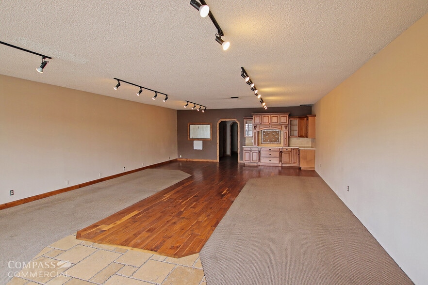 More Photos Of 165 NE Greenwood Ave, Bend Storefront Retail Office For Lease