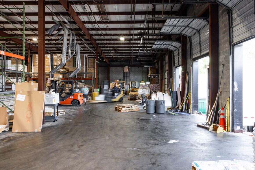 More Photos Of 6480 Best Friend Rd, Norcross Showroom For Lease
