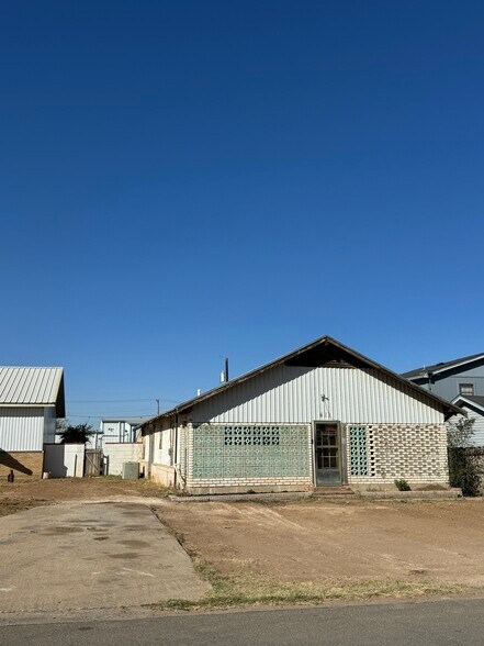 More Photos Of 710 S Baird St, Midland Religious Facility For Sale