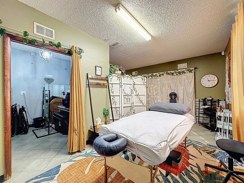 More Photos Of 13414 US Highway 19, Hudson Showroom For Lease