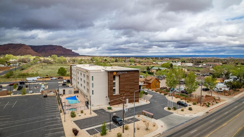More Photos Of 465 S 100 E, Kanab Hospitality For Sale