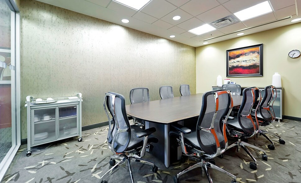 More Photos Of 2572 Boul Daniel Johnson, Laval Coworking Space