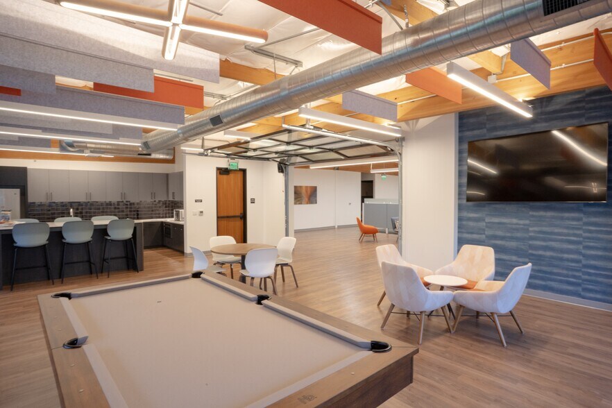 More Photos Of 5186 Carroll Canyon Rd, San Diego Office For Sale