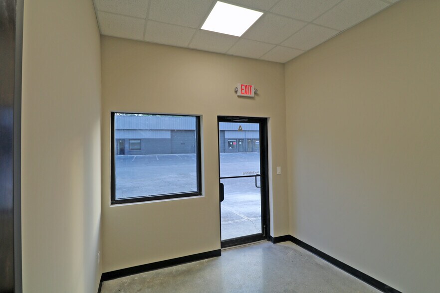 More Photos Of 76 Bay Creek Rd, Loganville Warehouse For Lease