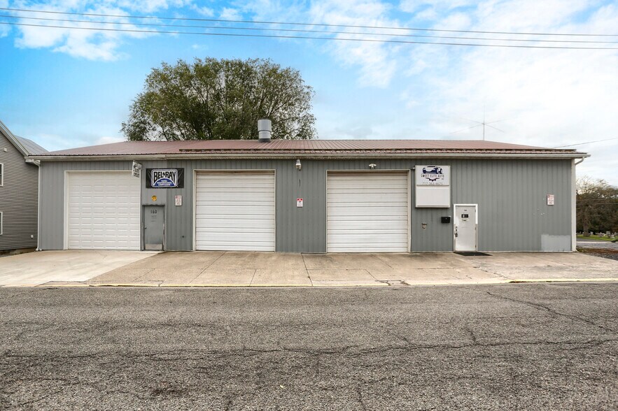 Primary Photo Of 164 W 4th St, Lewistown Auto Repair For Sale