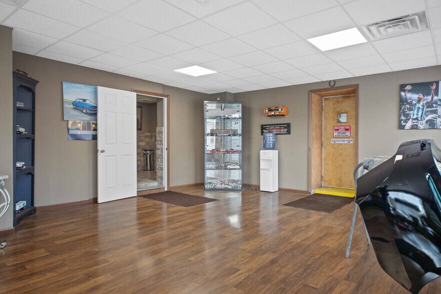 More Photos Of 220 White Horse, Egg Harbor City Auto Repair For Sale