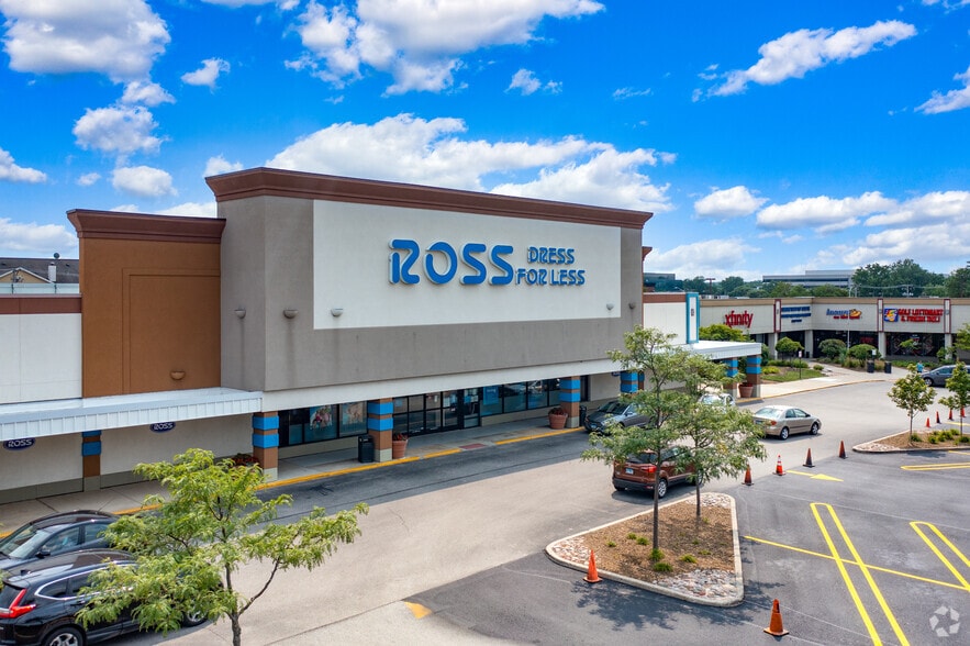 More Photos Of 1209-1253 E Golf Rd, Schaumburg Storefront For Lease