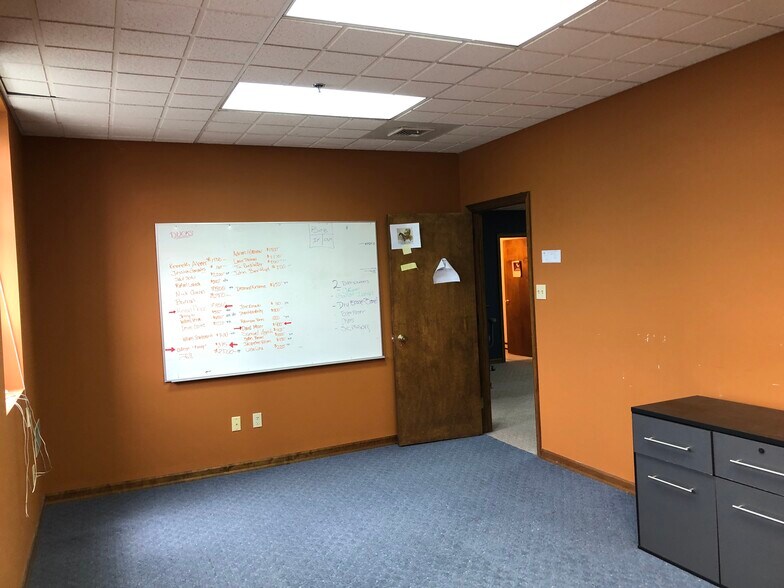 More Photos Of 333 W Union St, Allentown Flex For Lease