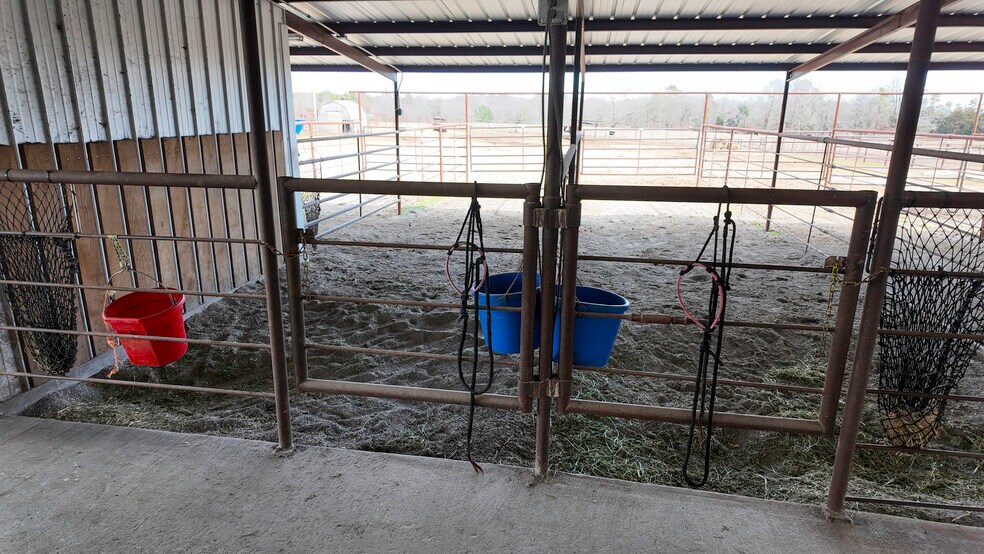 More Photos Of 99 Stacks Dr, Damascus Horse Stables For Sale