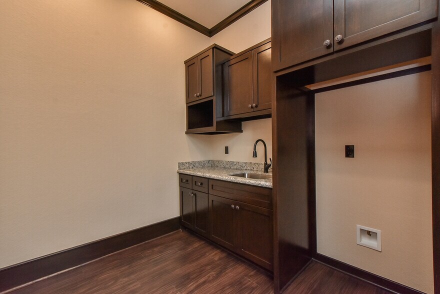 More Photos Of 12807 Haynes Rd, Houston Unknown For Lease