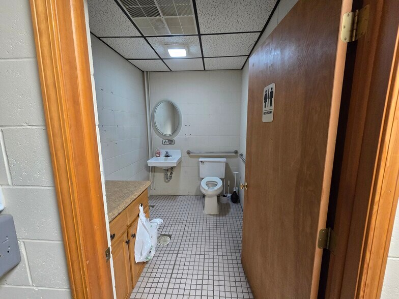 More Photos Of 3895 N Euclid Ave, Bay City Office For Sale