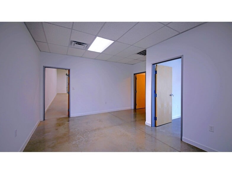 More Photos Of 7696 183A, Leander Warehouse For Lease