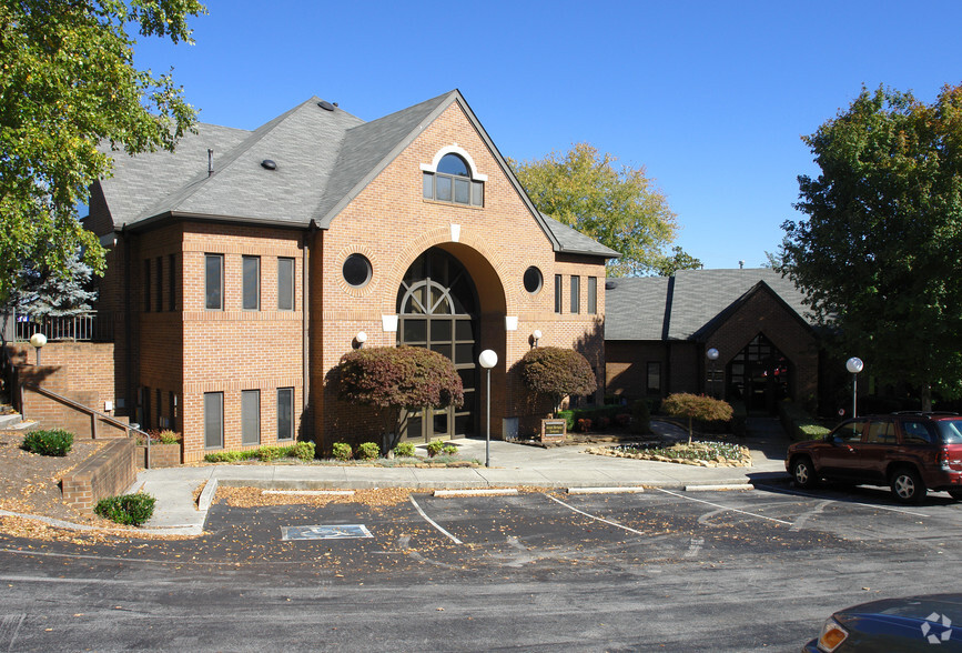 Primary Photo Of 103 Suburban Rd, Knoxville Office For Lease