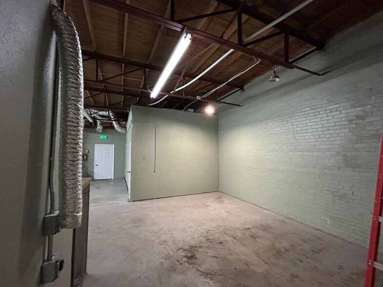 More Photos Of 121 S Glenwood Blvd, Tyler Storefront For Sale