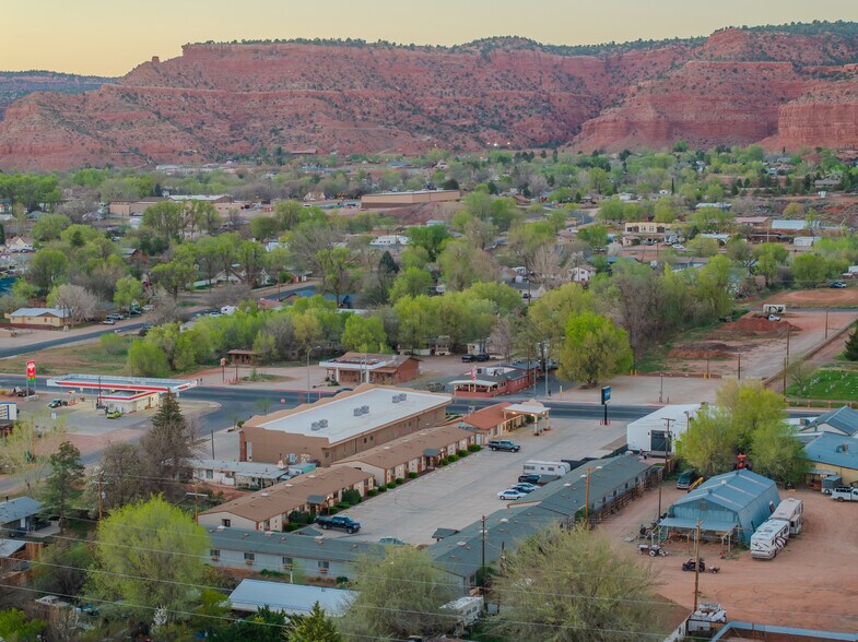 Primary Photo Of 386 E 300 S, Kanab Hotel For Sale
