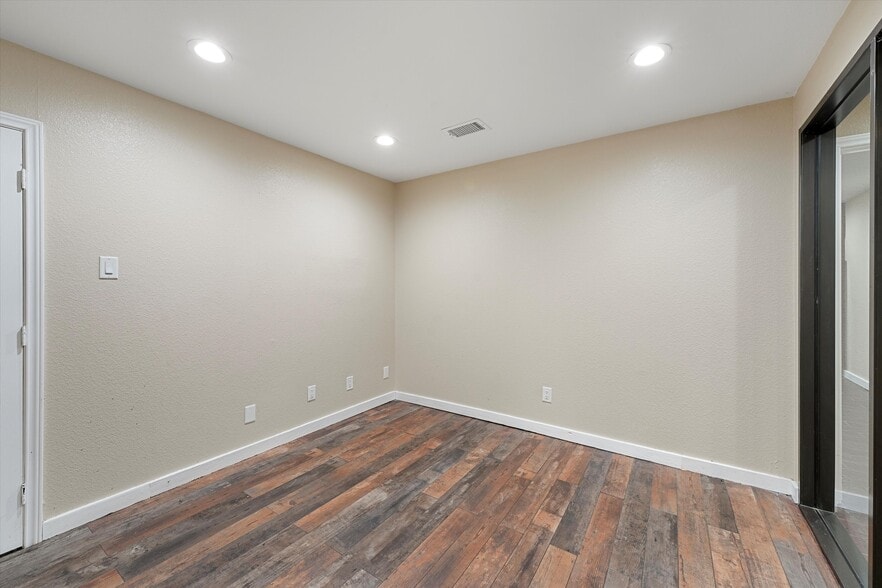 More Photos Of 620 Gellhorn Dr, Houston Warehouse For Sale