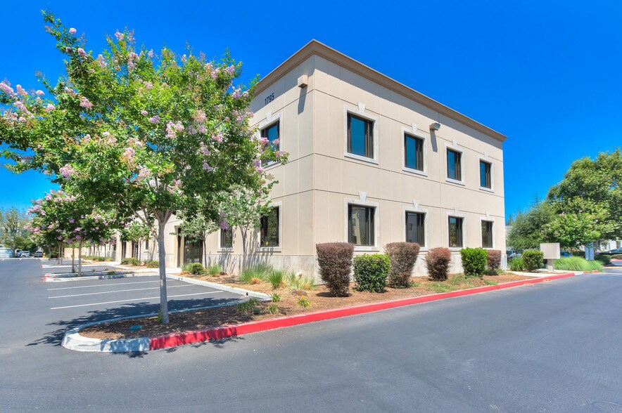 More Photos Of 1795 E Holt Blvd, Ontario Showroom For Sale