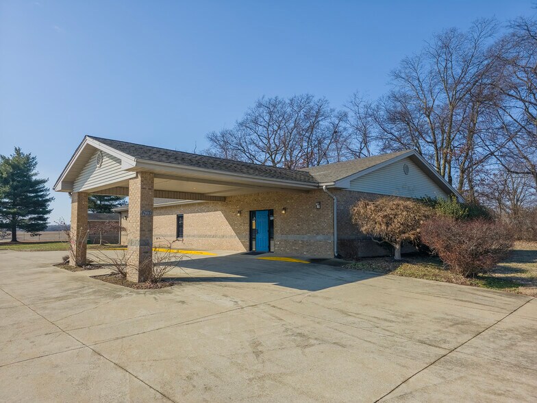 More Photos Of 2103 W 9th St, Mount Carmel Office For Sale