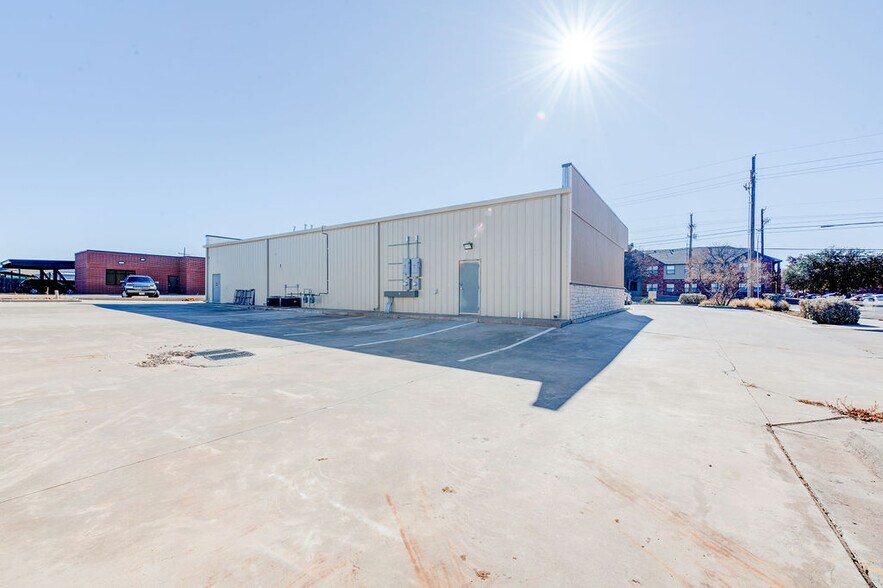 More Photos Of 5820 66th St, Lubbock Storefront Retail Office For Sale