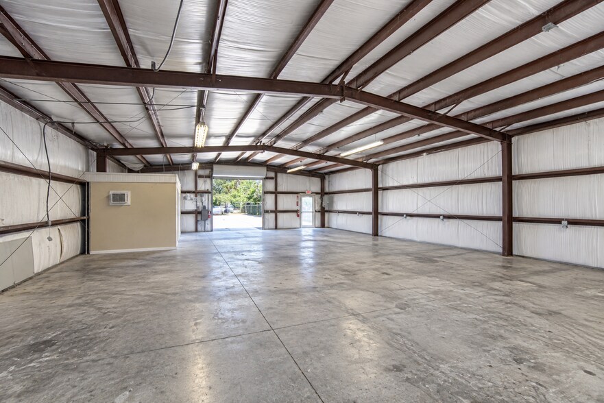 More Photos Of 2711 E Wilder Ave, Tampa Unknown For Lease