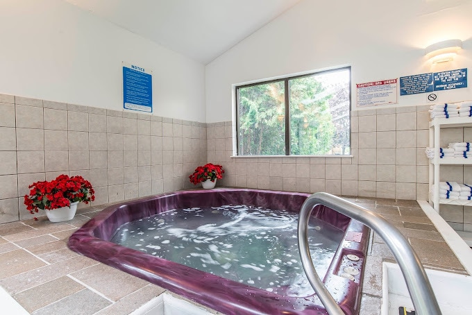 More Photos Of 2572 Shelburne Rd, Shelburne Hotel For Sale