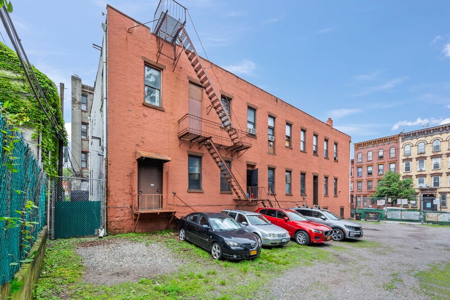More Photos Of 148 India St, Brooklyn Warehouse For Lease