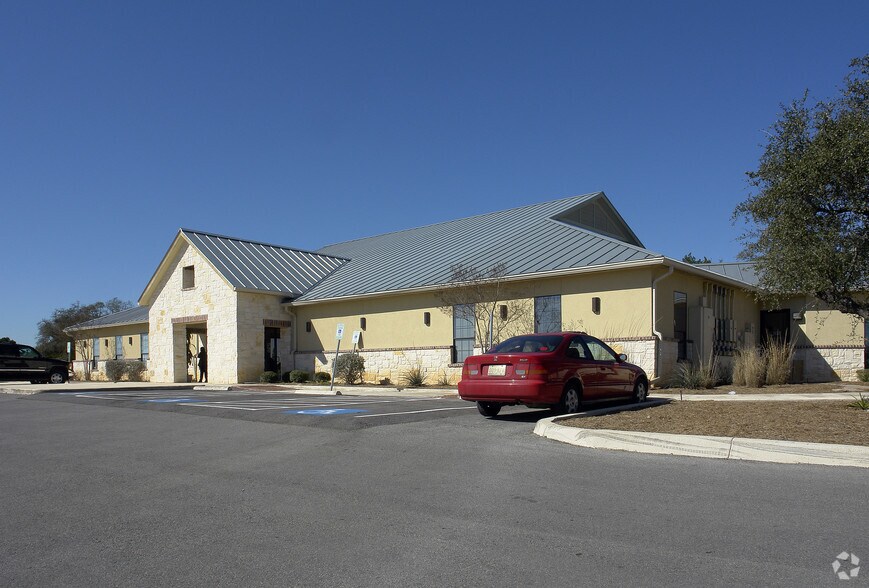 More Photos Of 32665 N Us-281 Hwy, Bulverde Medical For Lease