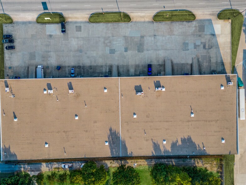 More Photos Of 1922-1938 N Great Southwest Pky, Grand Prairie Distribution For Lease