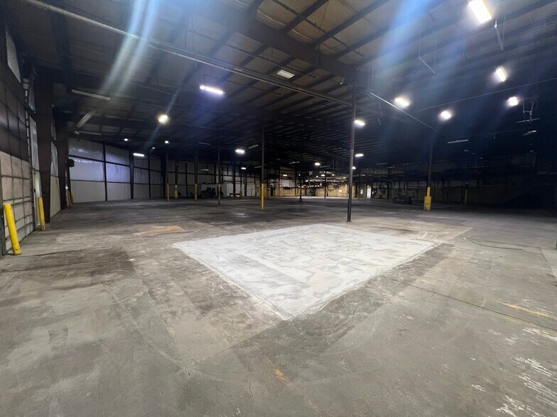 More Photos Of 725 N Locust St, Ottawa Manufacturing For Lease