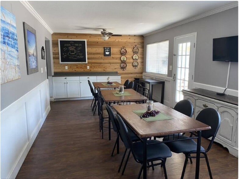 More Photos Of 4071 US 17, Richmond Hill Hotel For Sale