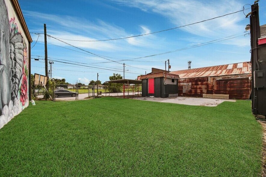 More Photos Of 7629 Harrisburg Blvd, Houston Warehouse For Sale