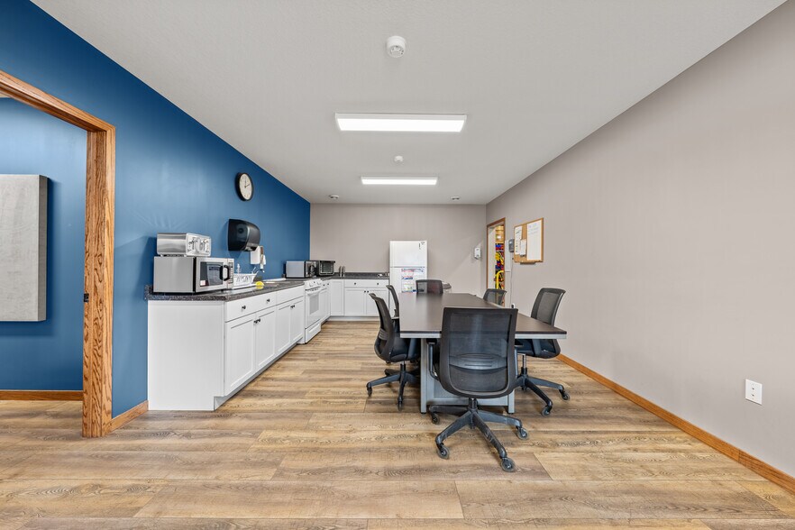 More Photos Of 6202 402nd St, North Branch Manufacturing For Sale