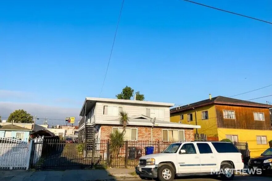 Primary Photo Of 9235 Holly St, Oakland Apartments For Sale