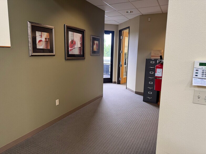 More Photos Of 2895 Beavercreek Rd, Oregon City Office For Sale