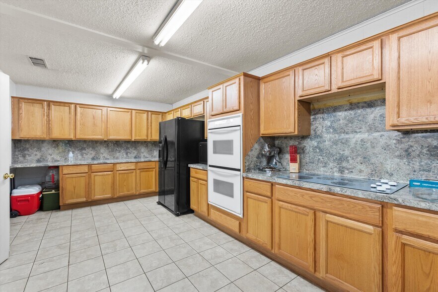 More Photos Of 201 Ragland St, Palestine Religious Facility For Sale