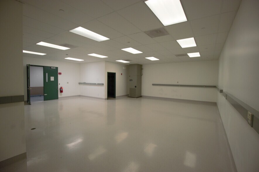 More Photos Of 77 Ridgeland Rd, Rochester Research And Development For Sale