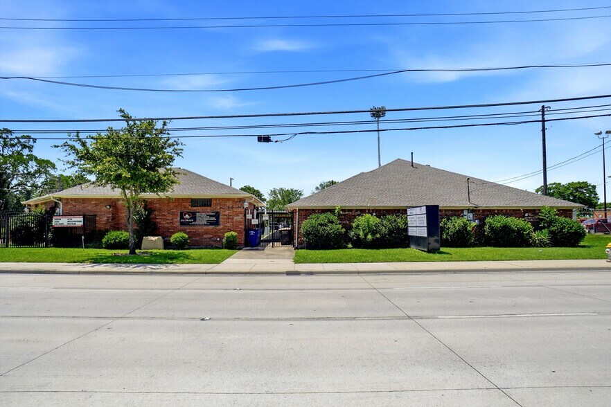 More Photos Of 8202 Elam Rd, Dallas Medical For Lease