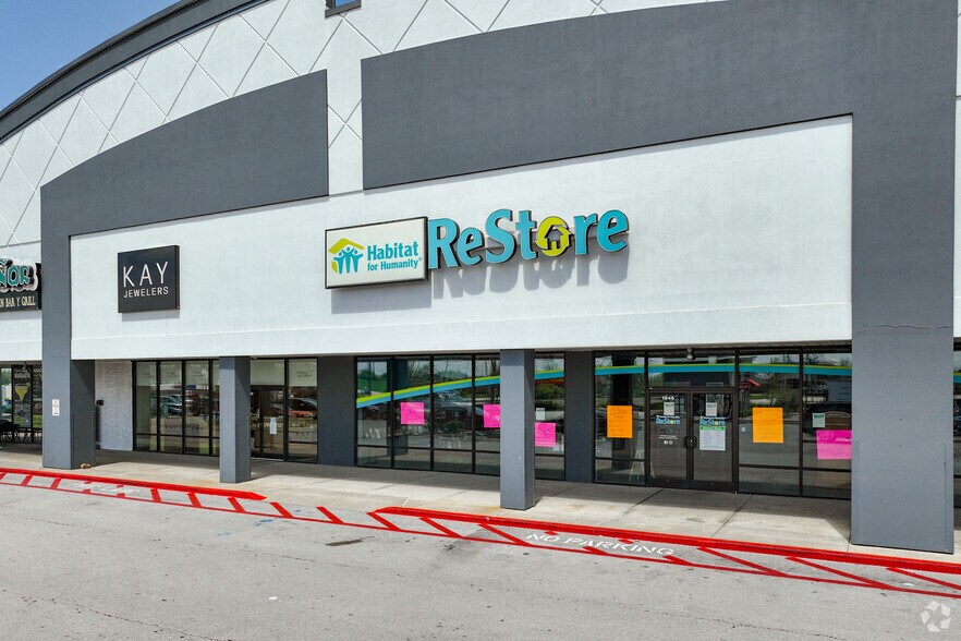 More Photos Of 1910-1988 Bypass Rd, Winchester Storefront For Lease