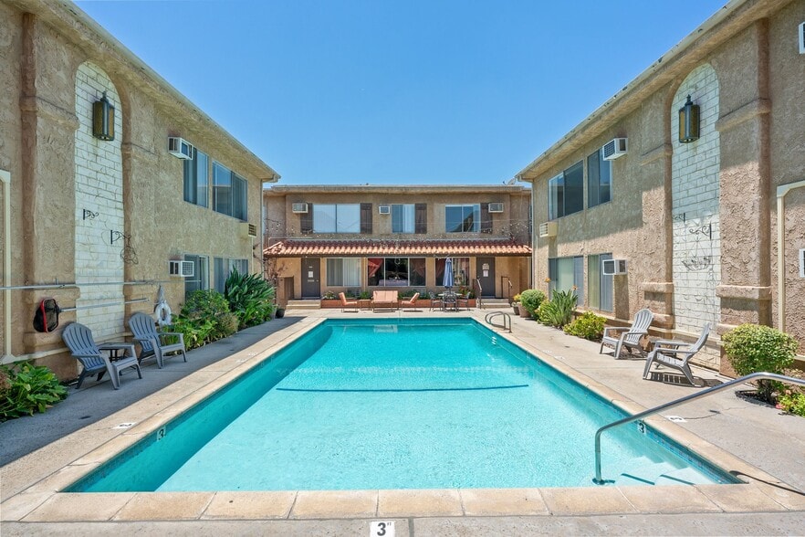 More Photos Of 10625 Petit Ave, Granada Hills Apartments For Sale