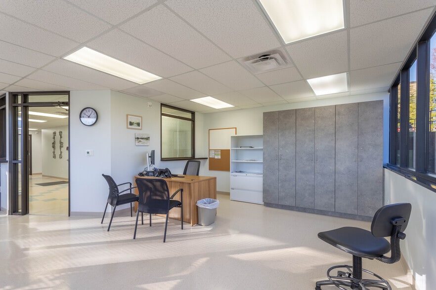 More Photos Of 730 Highland Oaks Dr, Winston-Salem Medical For Sale