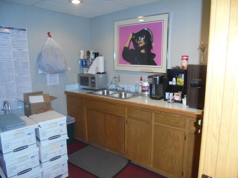 More Photos Of 320 E Hobsonway, Blythe Healthcare For Sale