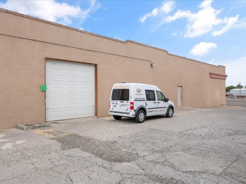 More Photos Of 110 N Cascade St, Kennewick Flex For Sale